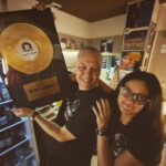 Viva il vinyl! Rozmowa z Magdą i Tomkiem Sikorami, właścicielami Winylowej – kultowego sklepu płytowego.